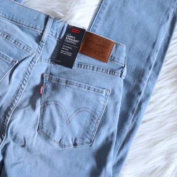 NEW Levi's Curvy Slim Cropped Light Wash Jeans Size 27 Distressed Raw Hem - Picture 6 of 7